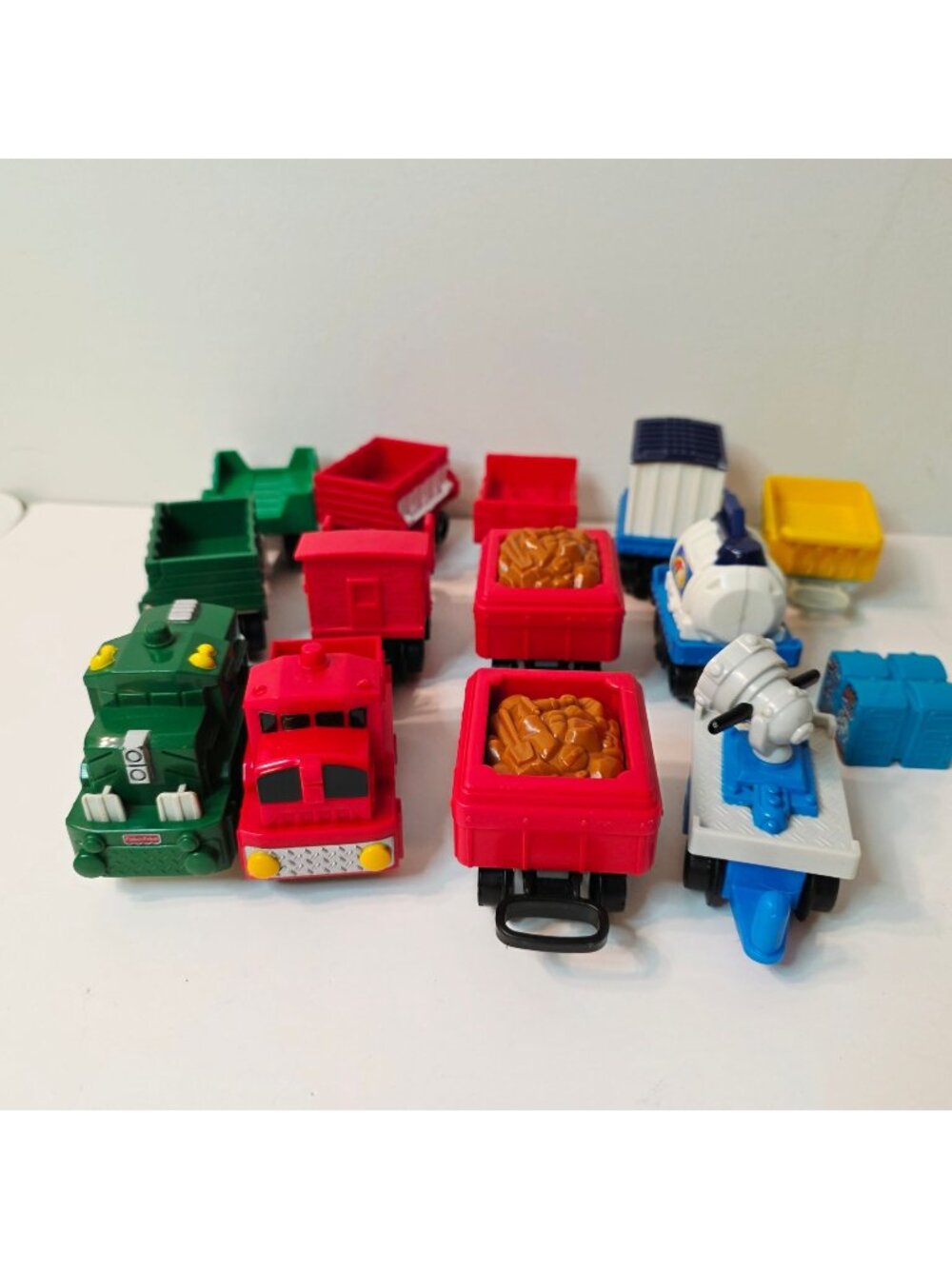 13 Mix 2003 Fisher Price Geotrax Train Cars Red Green Yellow Cargo Fuel Tow Toys